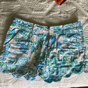 Lilly Pulitzer Crabs and Flowers Buttercup Shorts